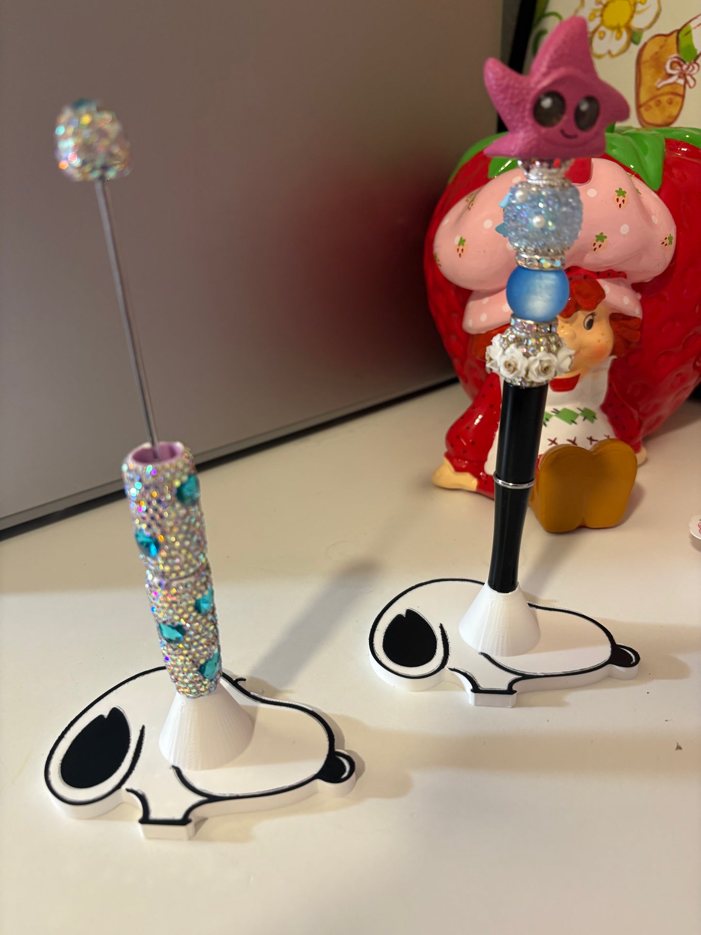 Snoopy single pen holder universal size ( contains 1 unit only )