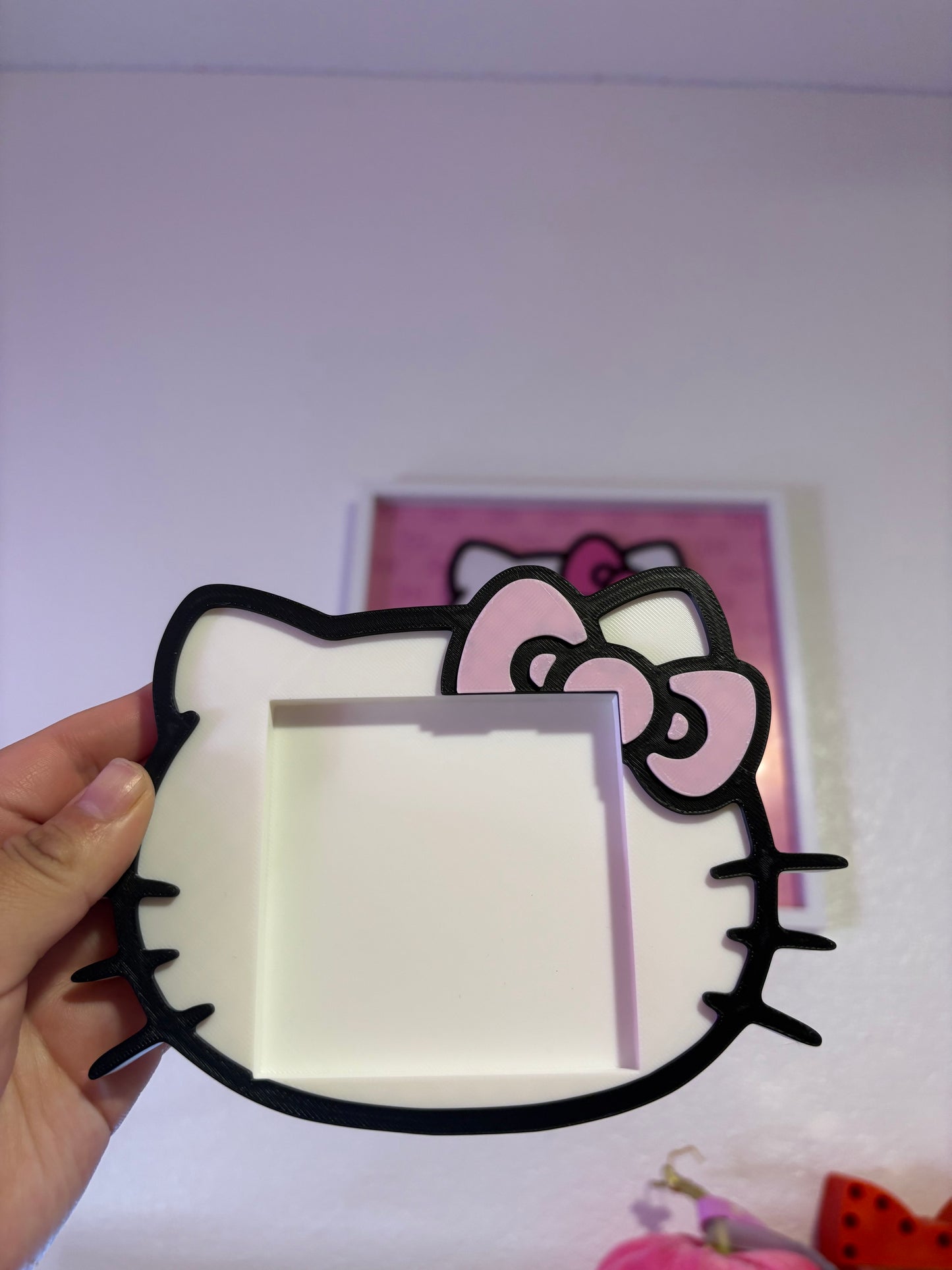 Hello kitty sticky note holder