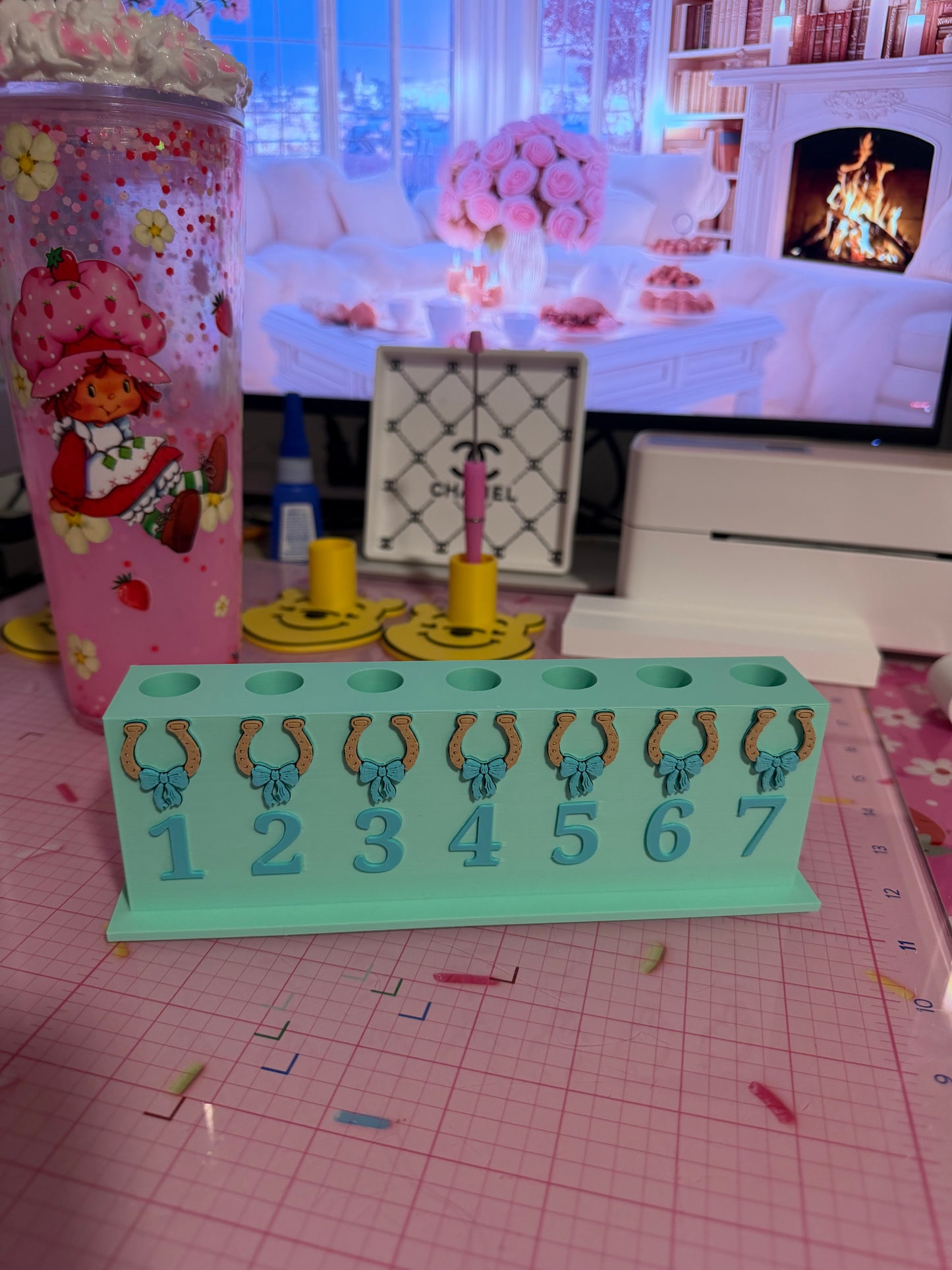 7 pen stand display with numbers
