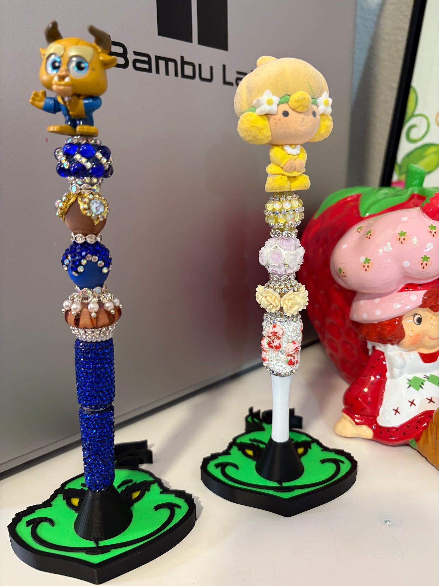 Grinch single pen holder universal  size