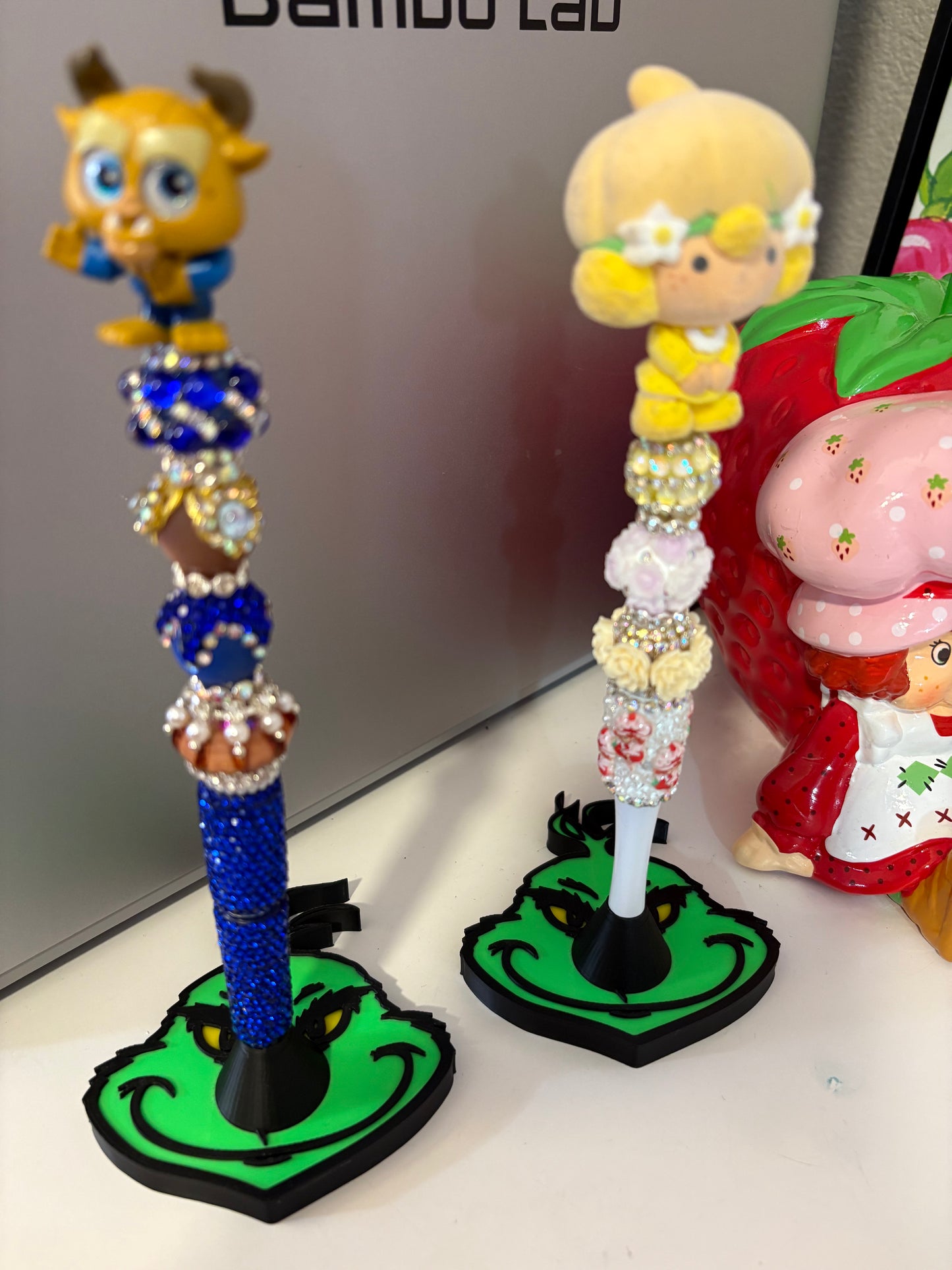 Grinch single pen holder universal  size